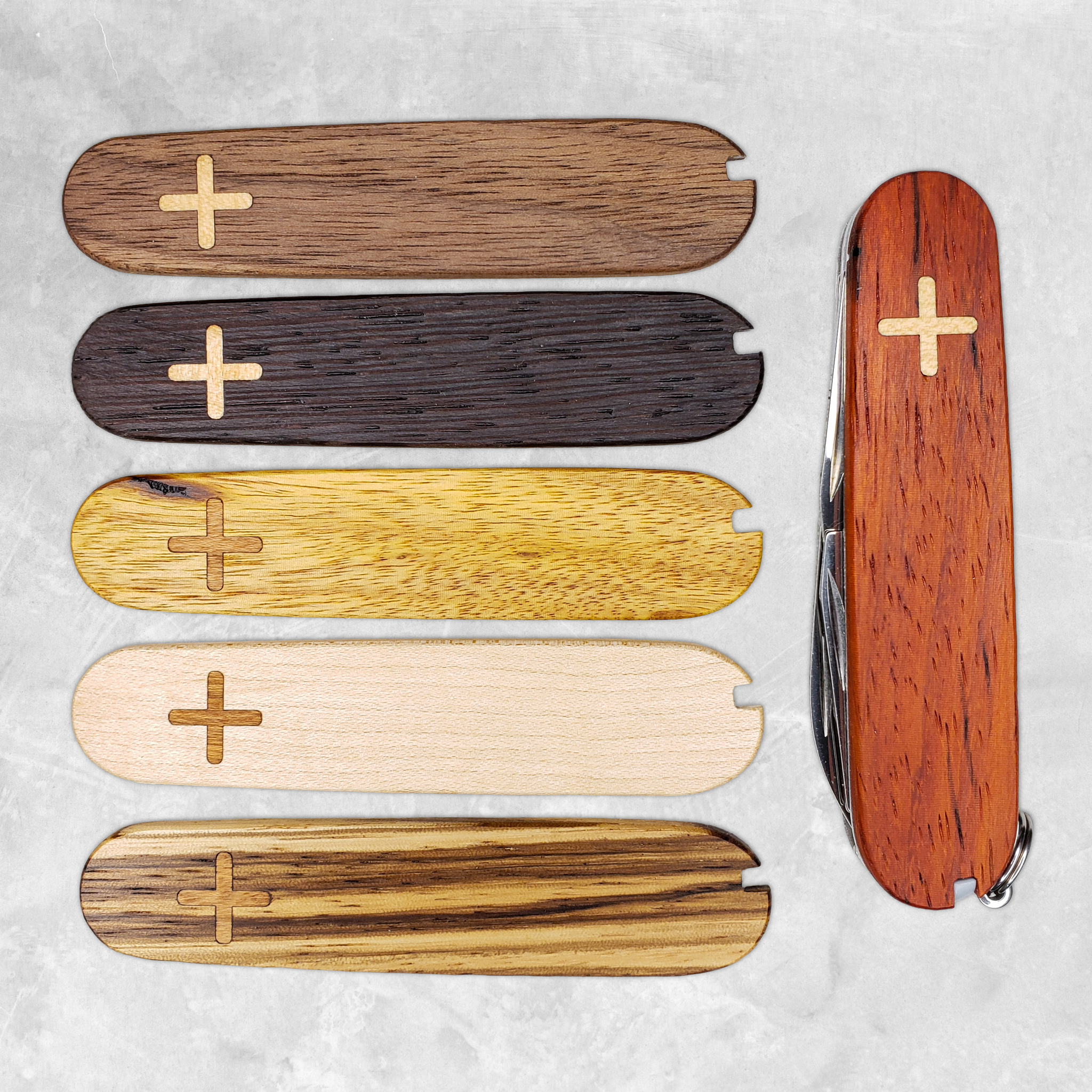 Bilance Victorinox Plus Personalizzate: Manici In Legno E Clip Porta-aggancio!